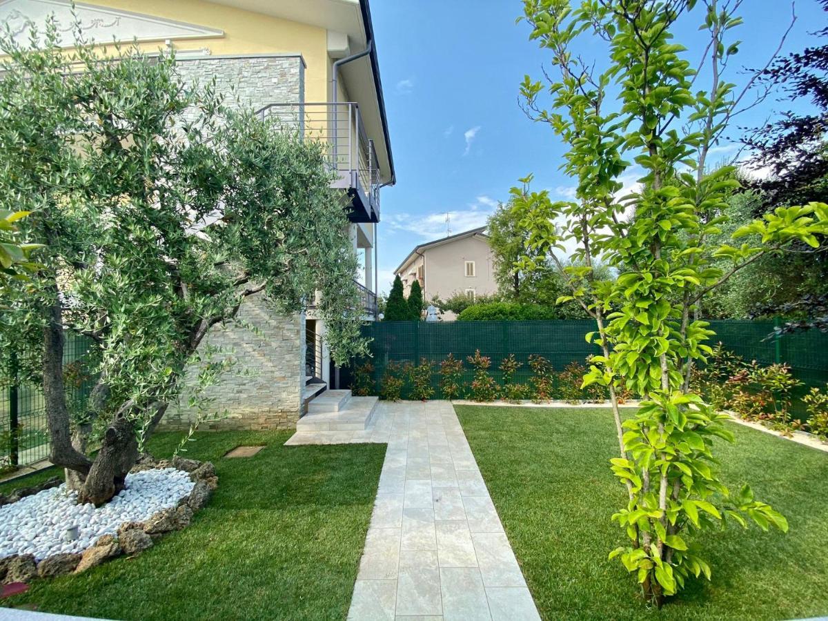 Villa Elena Desenzano del Garda Bagian luar foto