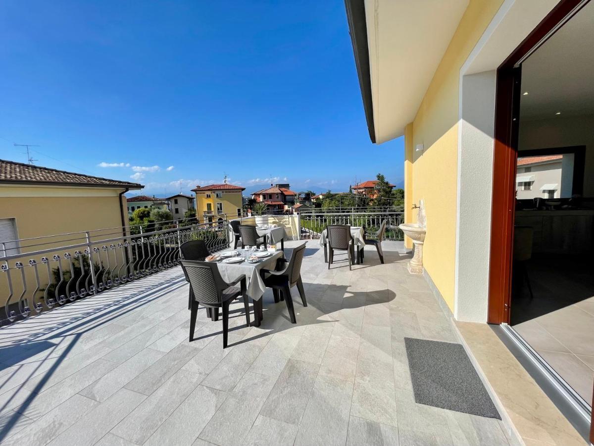 Villa Elena Desenzano del Garda Bagian luar foto