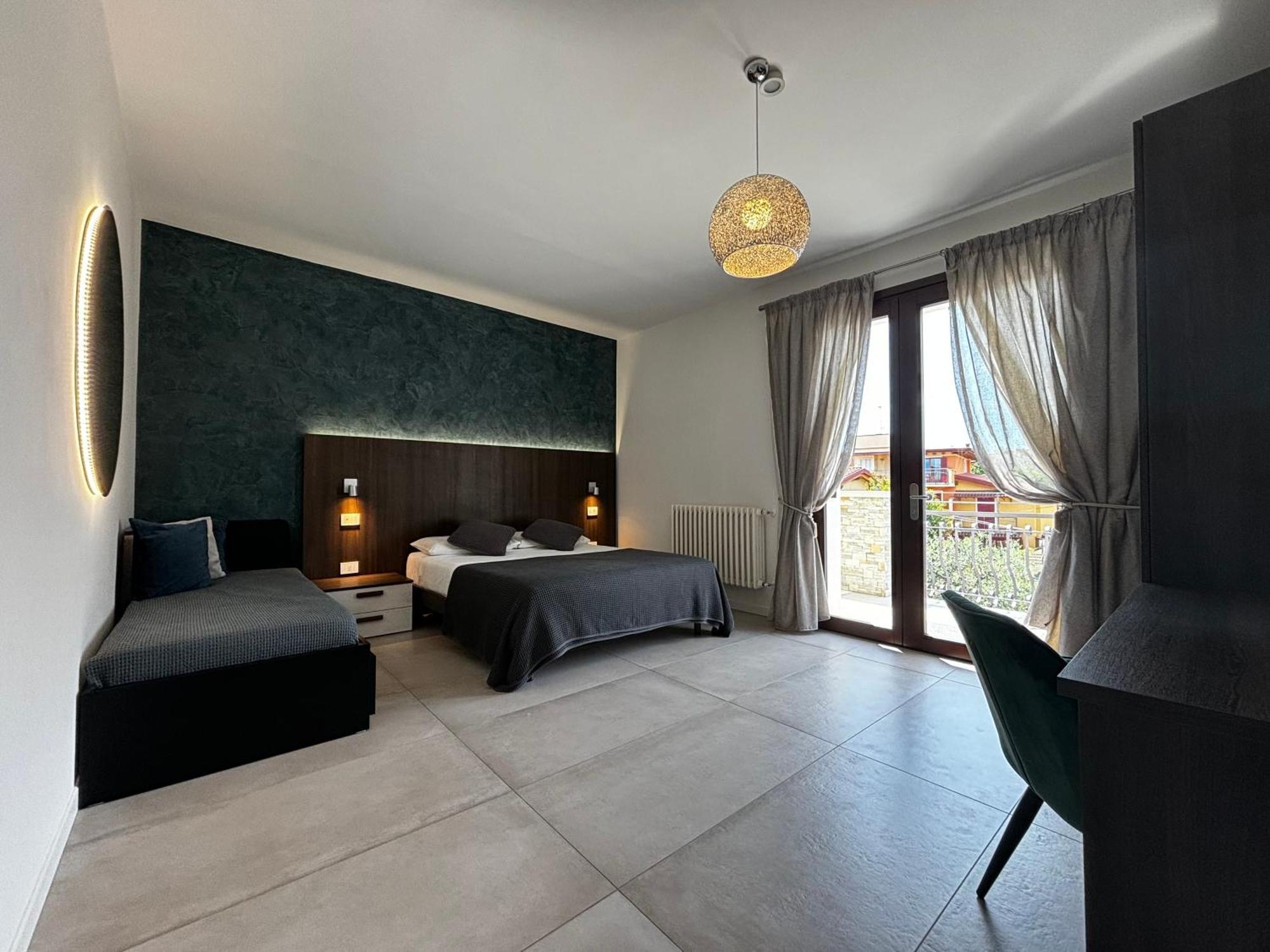 Villa Elena Desenzano del Garda Bagian luar foto