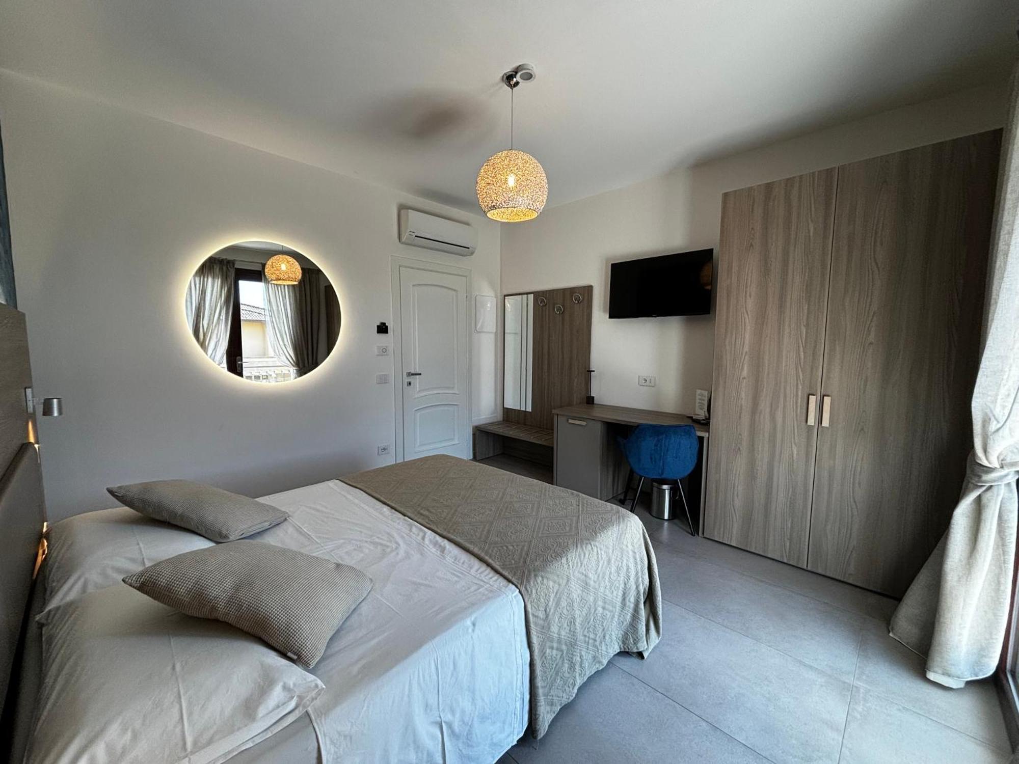 Villa Elena Desenzano del Garda Bagian luar foto