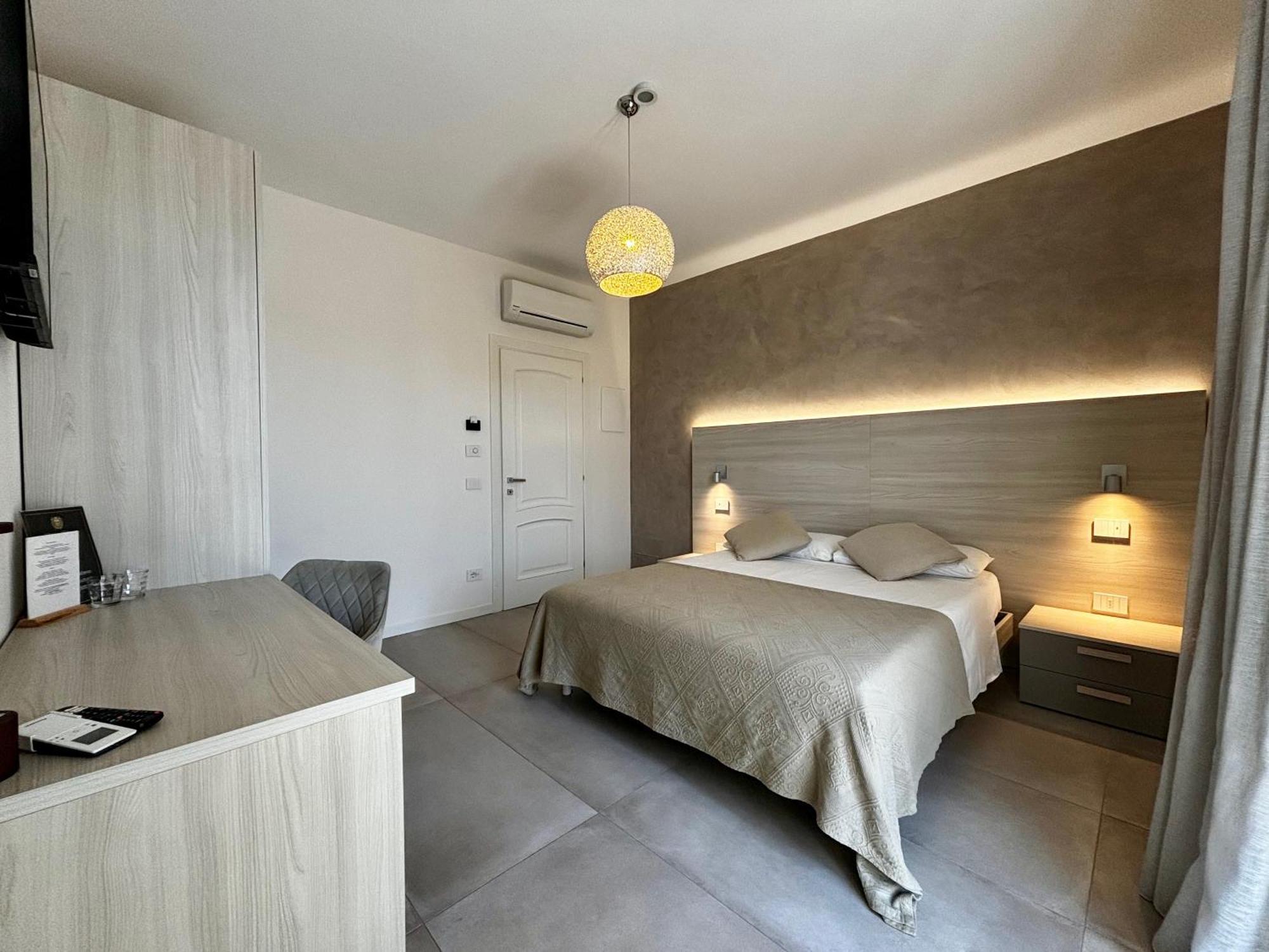 Villa Elena Desenzano del Garda Bagian luar foto