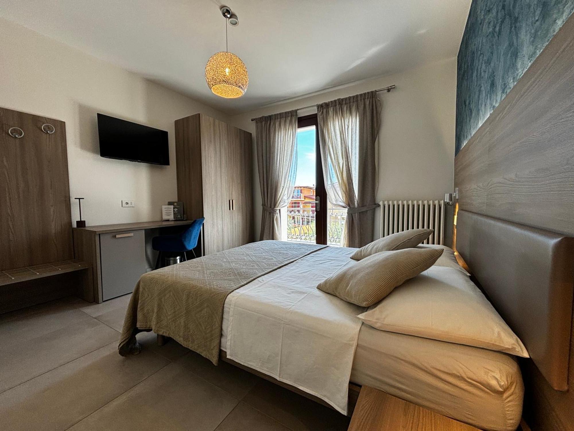 Villa Elena Desenzano del Garda Bagian luar foto