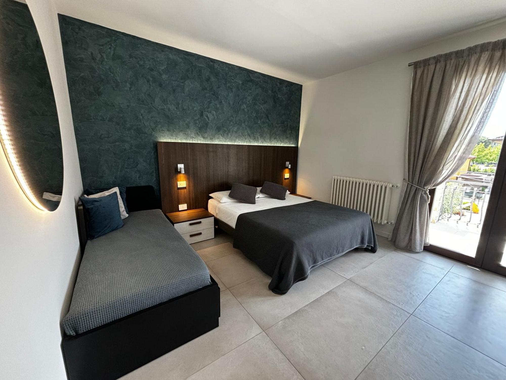 Villa Elena Desenzano del Garda Bagian luar foto